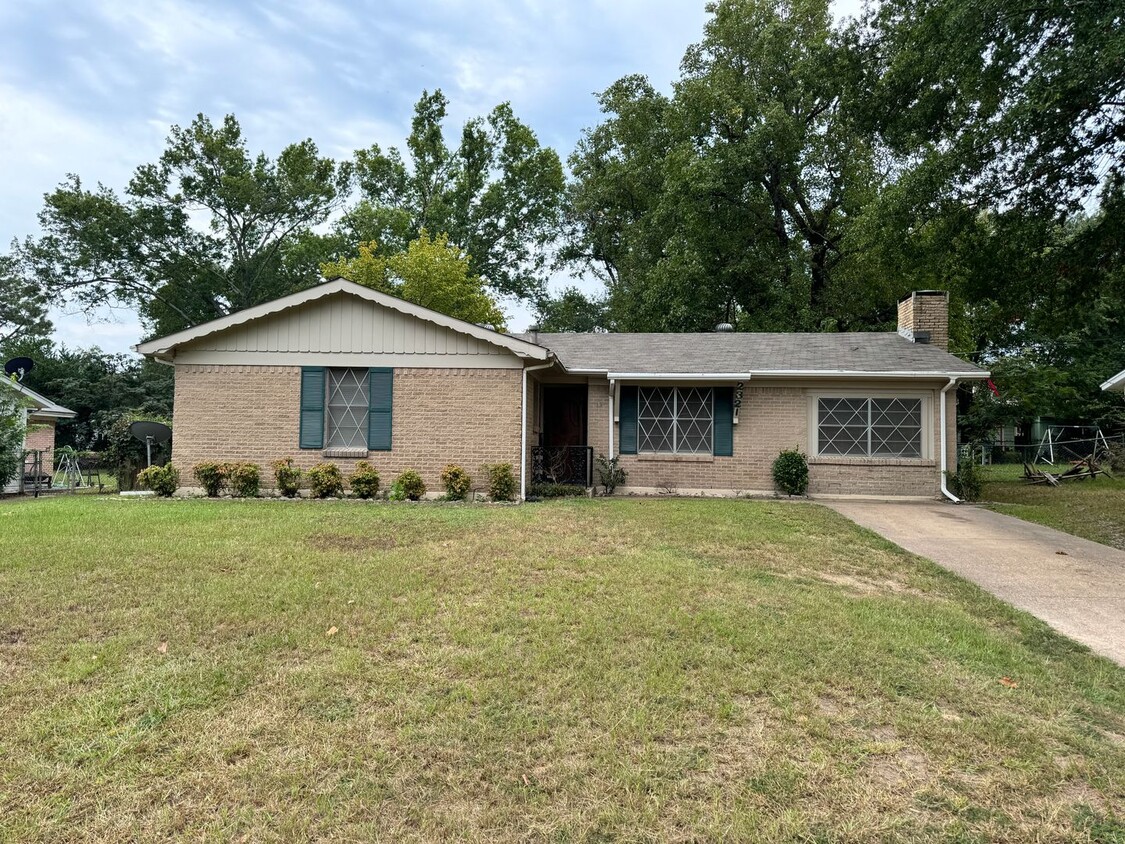 Primary Photo - 2321 McKenzie Dr