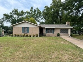 Building Photo - 2321 McKenzie Dr
