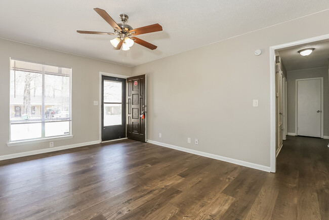Building Photo - Spacious Home in Sherwood