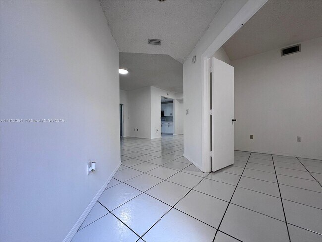 Foto del edificio - 16322 Malibu Dr