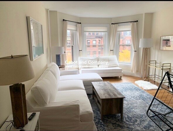 Foto del edificio - 213 Newbury St