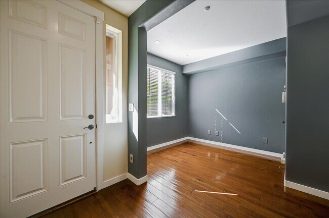 Building Photo - 102 Diamond Cove Terrace