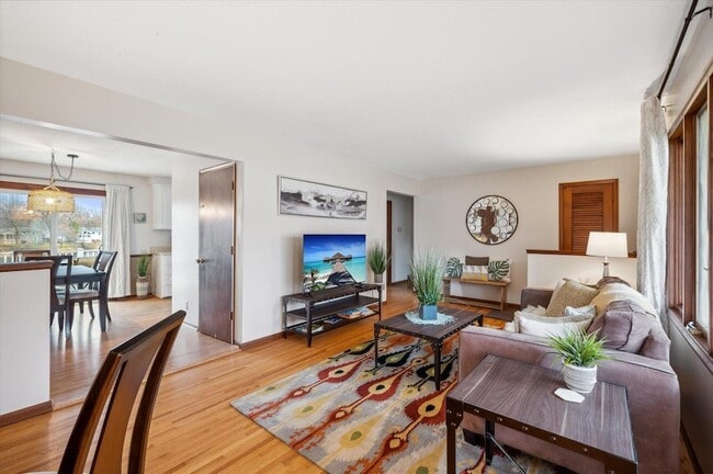 Foto del edificio - 8213 Quinn Rd