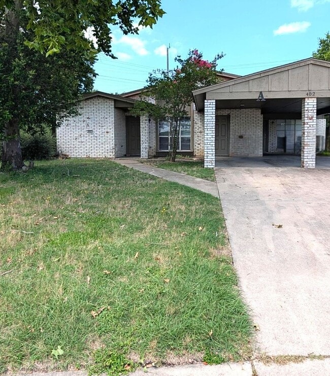 Building Photo - 402 Skyline Ave