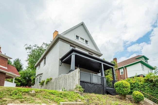 Building Photo - Stunning 4 bedroom home in Overbrook avail...