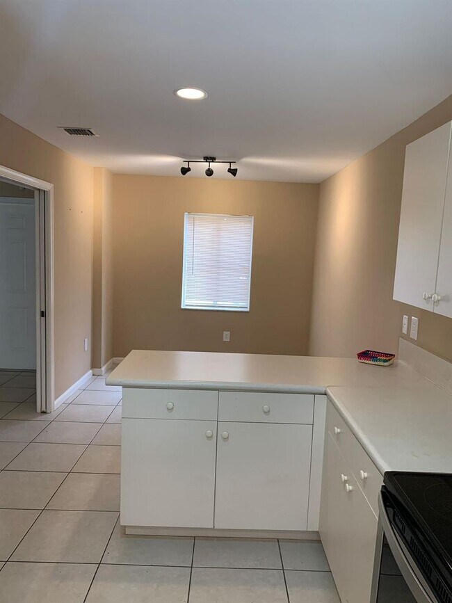 Foto del edificio - 2400 NW 98th Ln