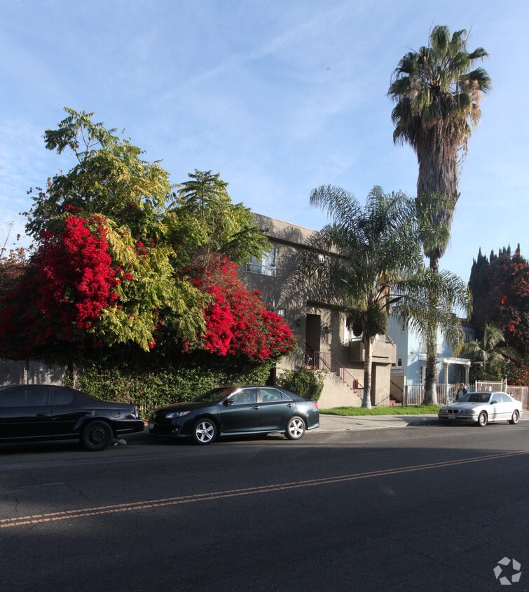 Building Photo - 6139 Fountain Ave
