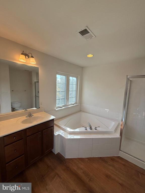 Foto del edificio - 120 Woodman Ct