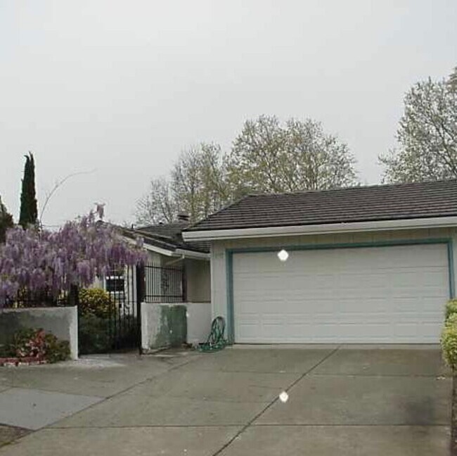 Building Photo - 2113 Wren Ct. Union City, CA 94587
