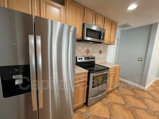 Foto del edificio - 12813 Starling Dr