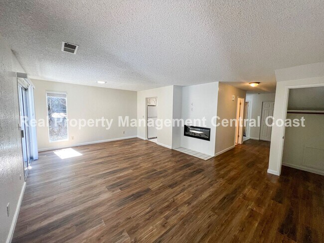 Building Photo - LEASE PENDING - Charming 3 Bedroom / 2.5 B...