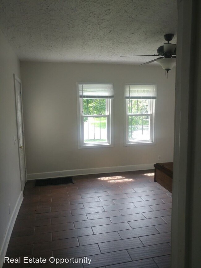 Foto del edificio - 2 br, 1 bath House - 664 Whitethorne Ave