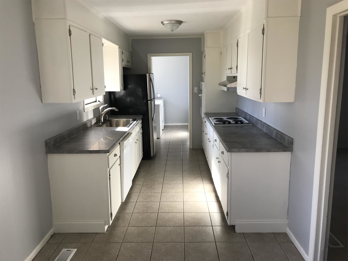 Foto principal - 3500 Royal Oak Dr