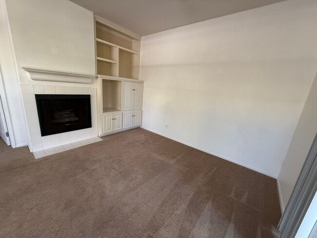 Foto del edificio - 1BR/1BA Condo w/ ASSIGNED PARKING for rent near Del Mar AVAILABLE NOW!