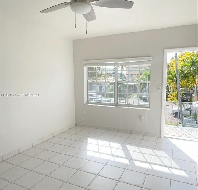 Building Photo - 555 SW 16th Ave