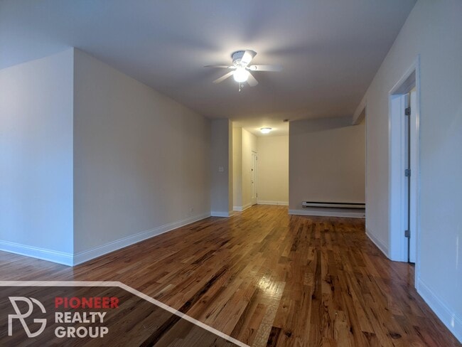 Building Photo - 630 W Cornelia Ave
