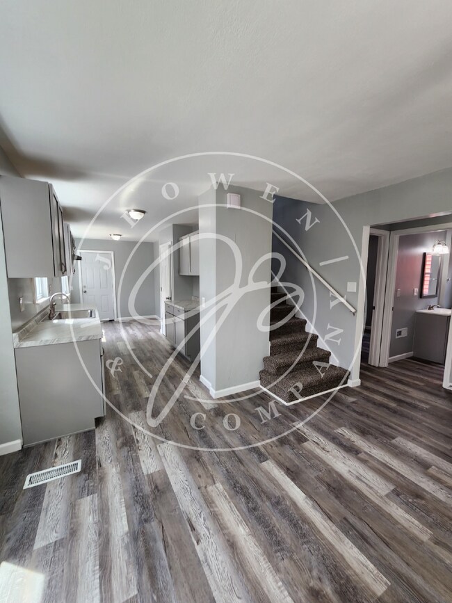 Foto del edificio - Charming 3-Bedroom brand new inside!  Coun...