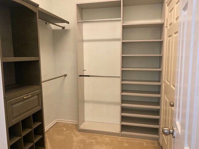 Foto del edificio - Beautiful 3 bedroom townhome available for rent for ASAP move in!!!! Medical Center Area!!!