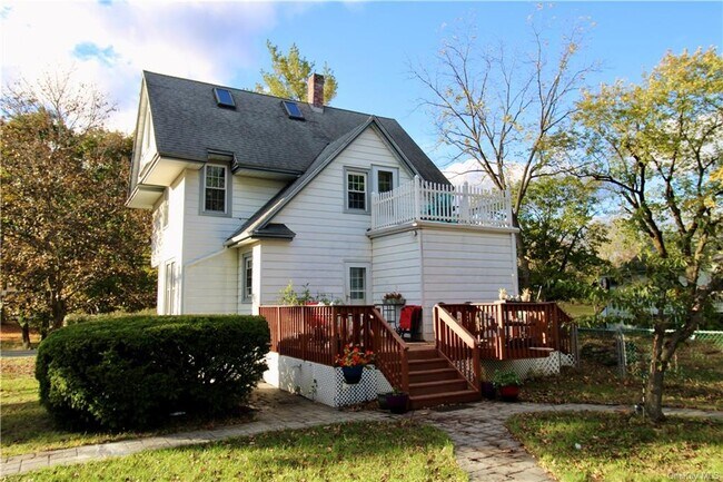 Building Photo - 702 Homestead Ave