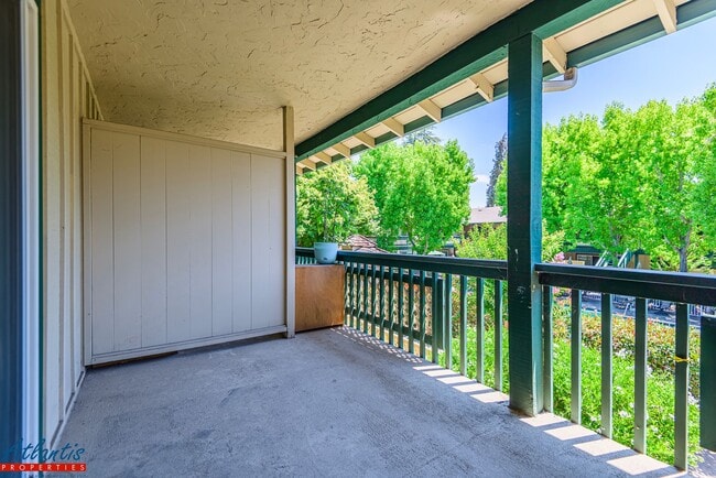 Building Photo - Lovely M.V. Condo | Furnished Option