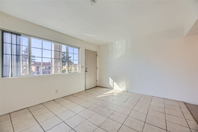 Foto del edificio - BEAUTIFUL 2 Bedroom 2 Bathroom Condo!