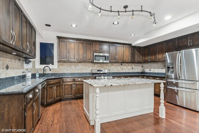 Building Photo - 24250 Merlot Ln