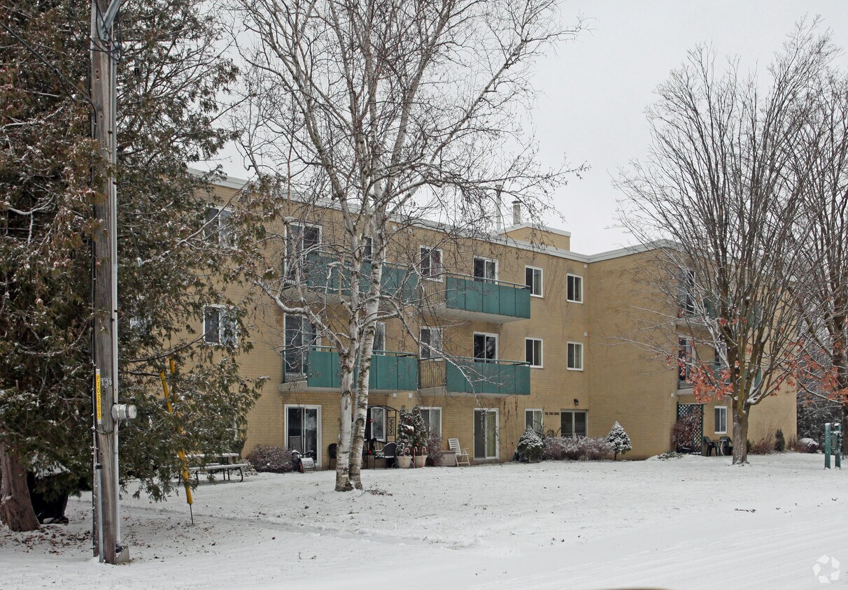 Photo du bâtiment - Pine Ridge Apartments