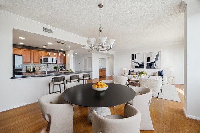 Foto del edificio - 49 Briar Hollow Ln