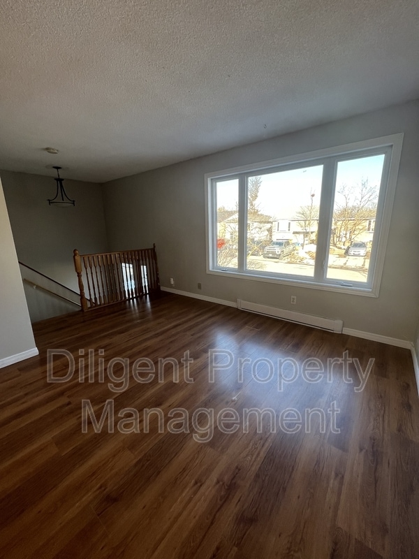 Building Photo - 751 Mountain Ash Rd