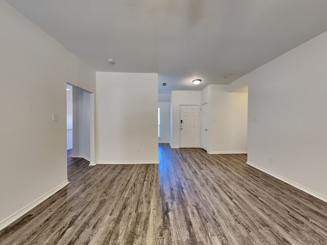 Building Photo - 2412 Boardwalk Dr