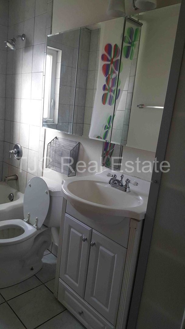 Building Photo - 1215 S Jackson St