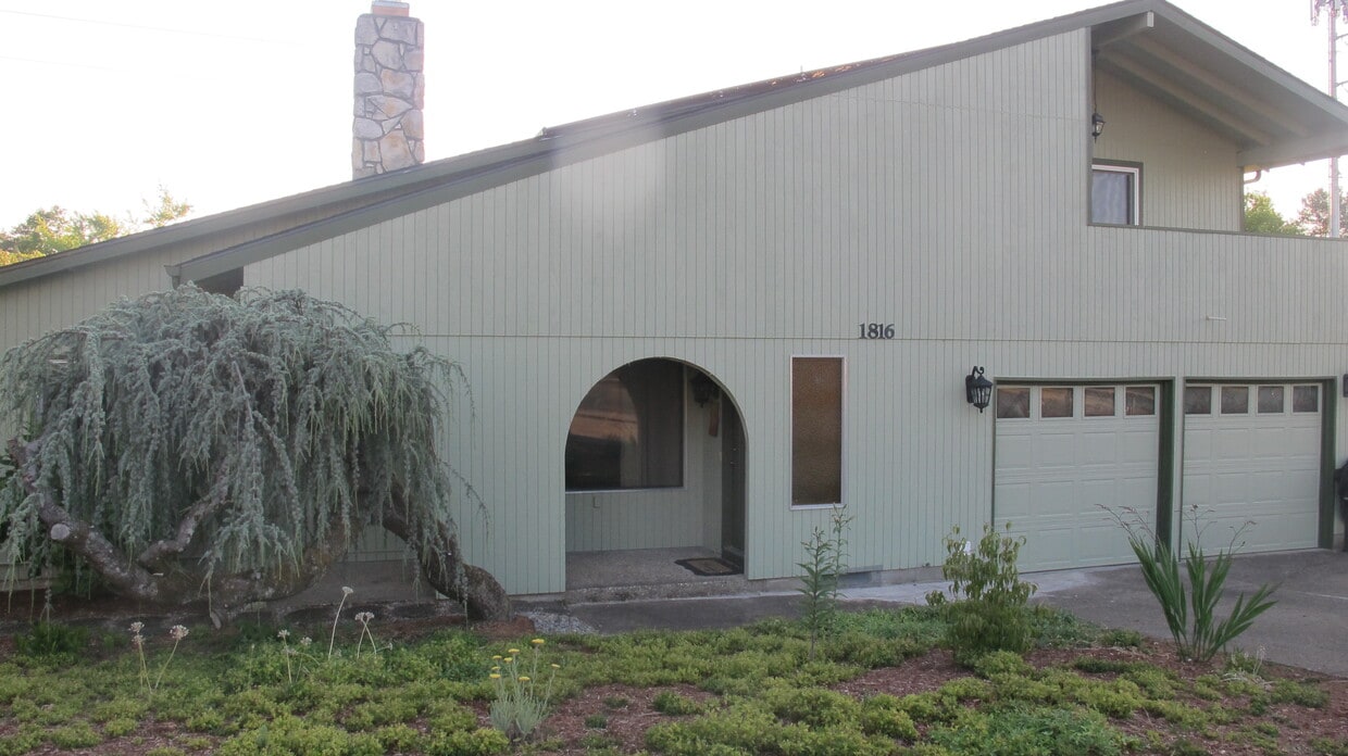 Primary Photo - 1816 NW Lincoln St