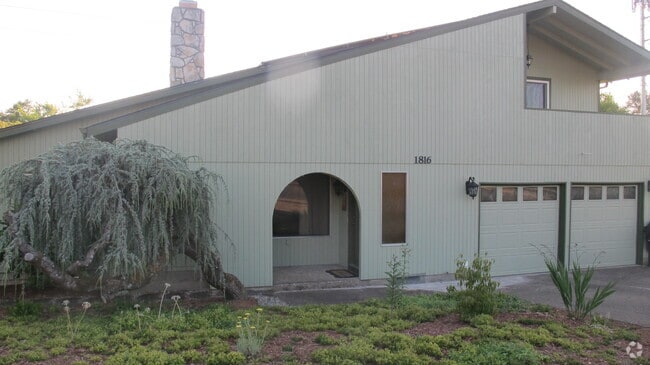 Building Photo - 1816 NW Lincoln St