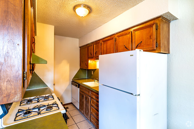 1BR, 1BA - 503 SF - Hollywood Apartments