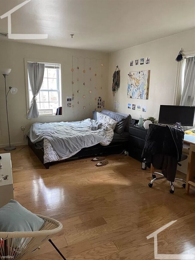 Building Photo - Great Value 4-bed/4 bath in Allston w/ New...