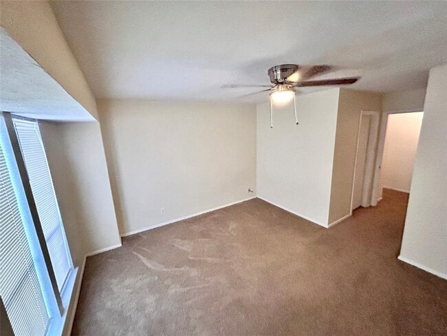 Building Photo - 10639 Sandpiper Dr
