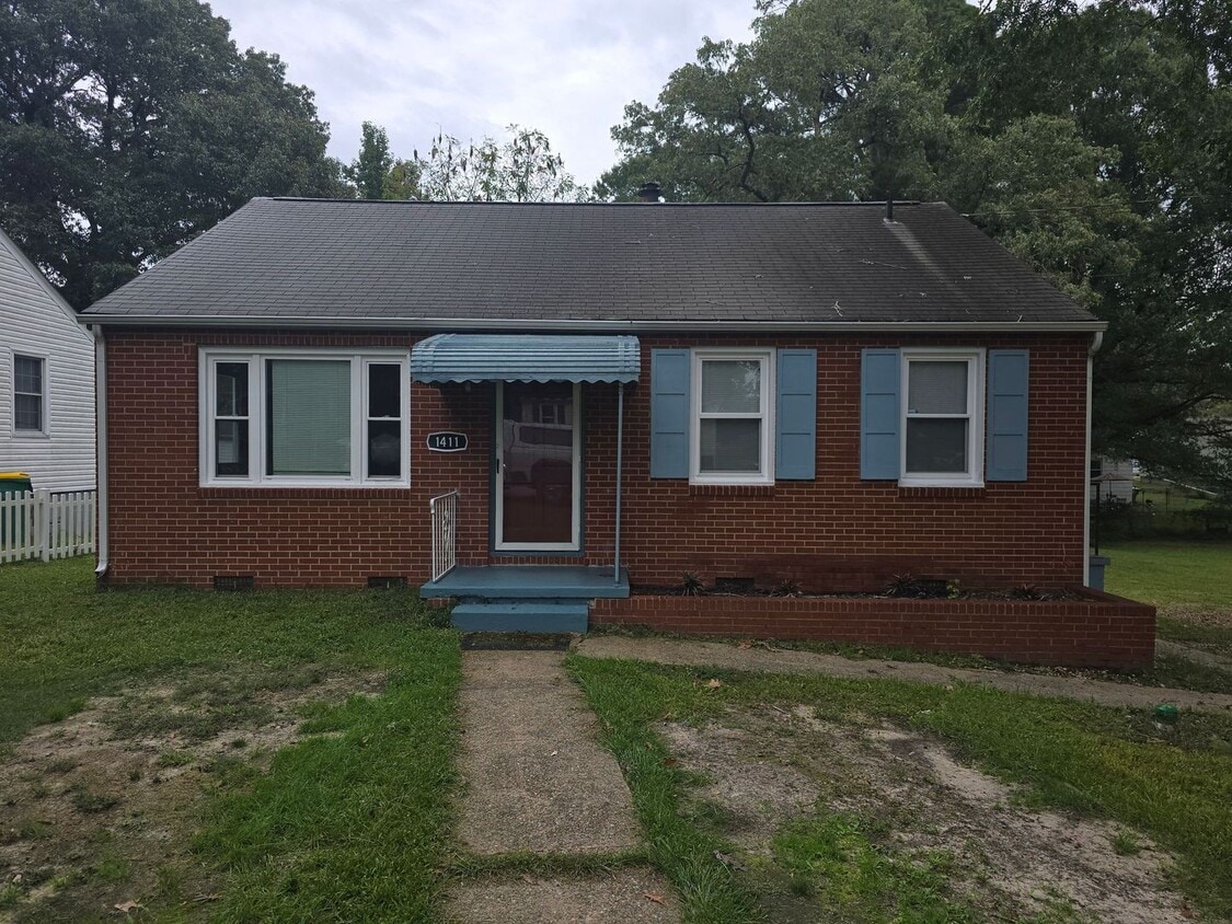 Building Photo - 3 bedroom house