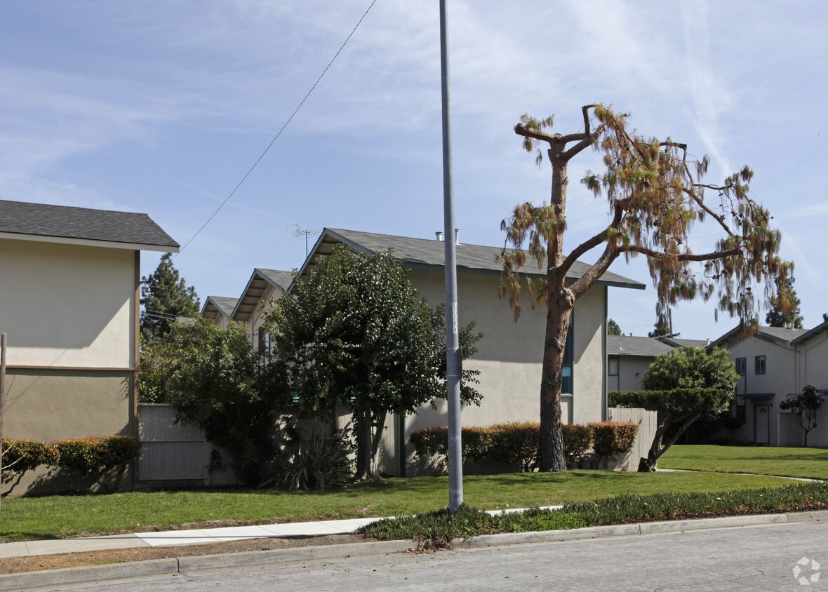 Building Photo - 10302 Terry Way