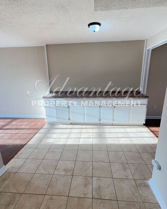 Building Photo - Cute 3 bedroom 2 bathroom home - Arlington