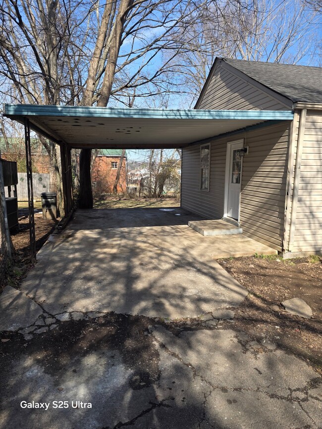 Foto del edificio - For Rent – 2 Bedroom, 1 Bathroom Home in Clarksville, TN