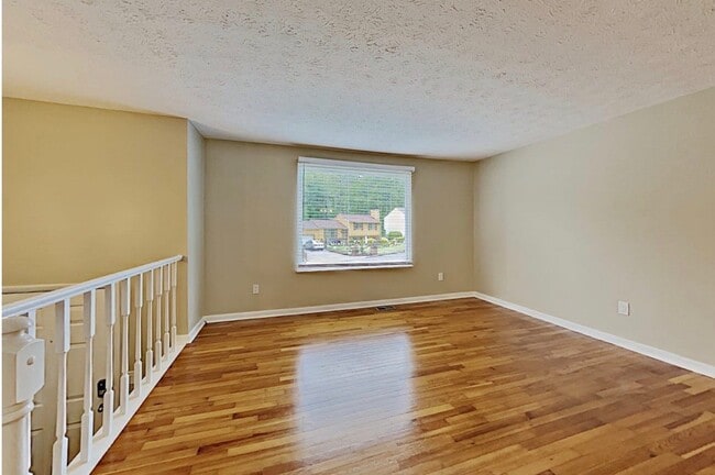 Building Photo - 392 Hembree Forest Cir