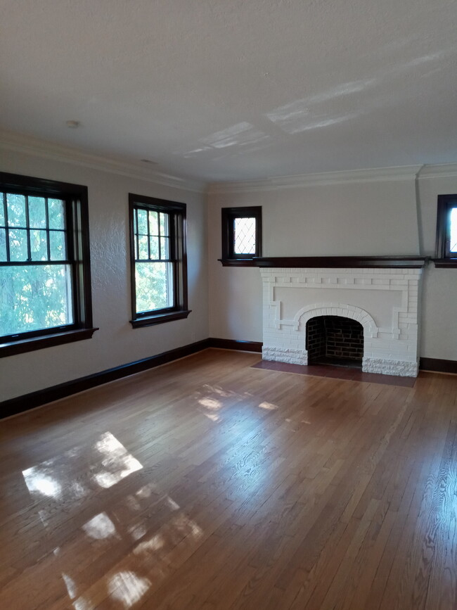 Living room - 615 Glen Ridge Ave