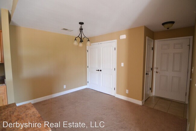 Building Photo - 2 br, 2 bath  - 102 Capstone Dr. Apt. 306