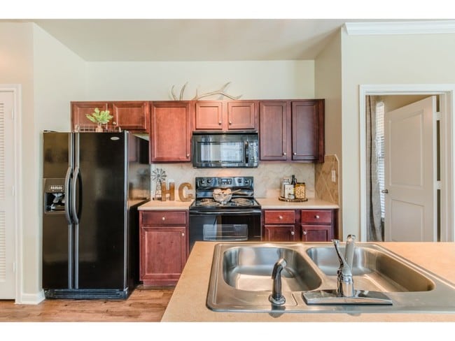 Building Photo - Hunter's Cove Apartments