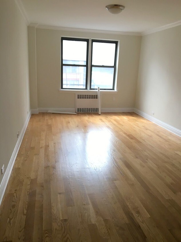 Bedroom - 108 W 15th St