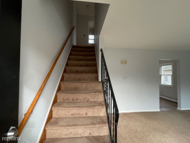 Foto del edificio - 2 br, 1 bath Townhome - 15 Emerson Dr 15 A...