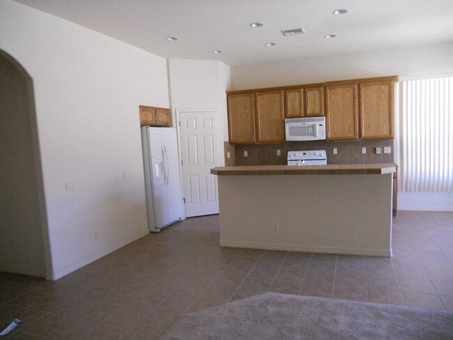 Building Photo - Pool Home in Talon Pointe