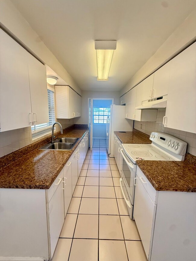 Building Photo - Altamonte Springs Gem! 3BR Home w/ Huge Screened Porch, Fenced Yard & Spacious Layout