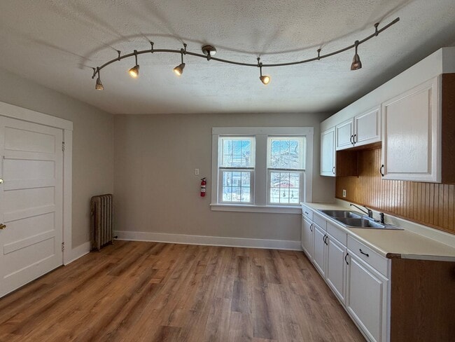 Foto del edificio - 93-95 Stoddard Avenue