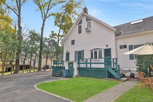 Building Photo - 28 School St